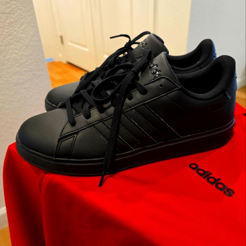 NWOT/B Men's Adidas Grand Court 2.0 Cloudfoam Sz 11US Black Low-Top Sneakers